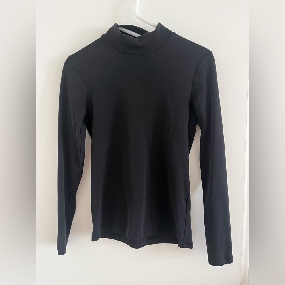 black uniqlo turtleneck | xs